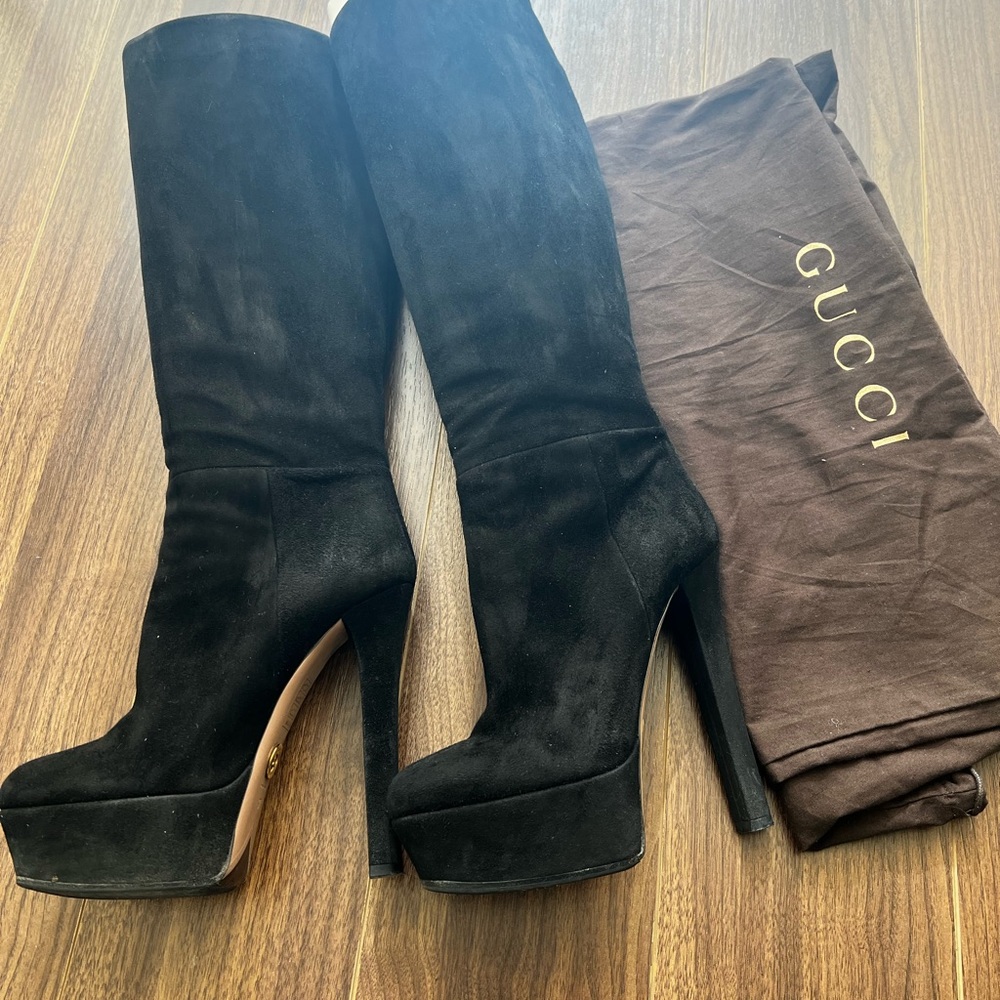 GUCCI suede leather boots very stylish
